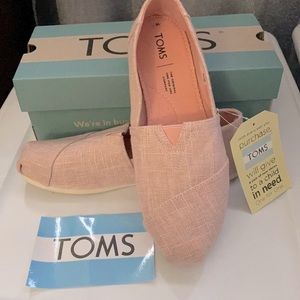 NWT IN BOX TOMS women’s size 7